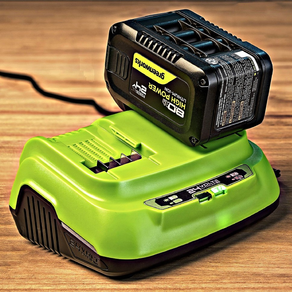 Ультрабыстрое двойное зарядное устройство Greenworks G24X2C8, 24V, 8A 