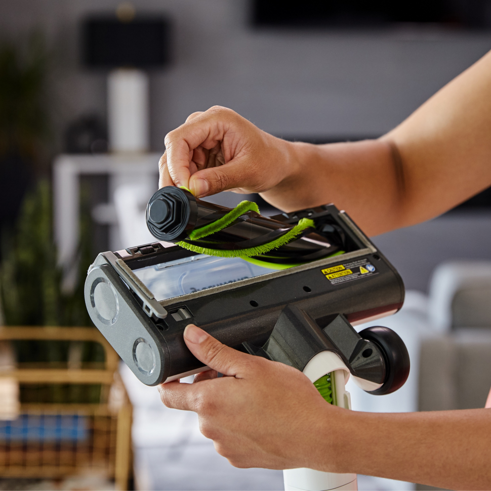 Аккумуляторный вертикальный пылесос Greenworks SV24360k2, 24v, 250 Вт, 17 кПа, 3 насадки, белый+серебро, в комплекте с АКБ 2 А·ч и ЗУ