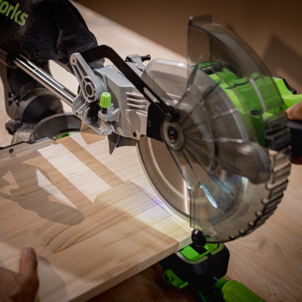 Торцовочная пила Greenworks GD24MS216, 24v, 4800 об/мин, 216x30 мм, рез 65х310 мм, с протяжкой, без АКБ и ЗУ