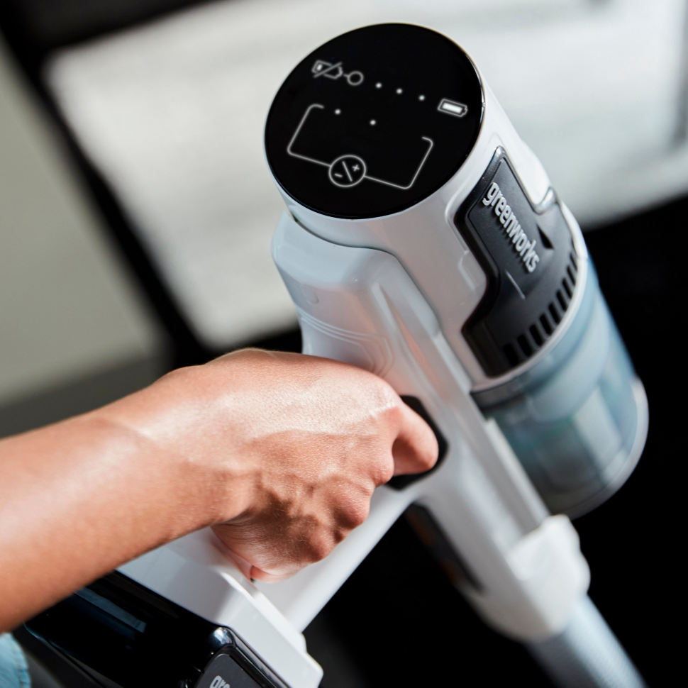 Аккумуляторный вертикальный пылесос Greenworks SV24360k4, 24v, 250 Вт, 17 кПа, 3 насадки, белый+серебро, в комплекте с АКБ 4 А·ч и ЗУ