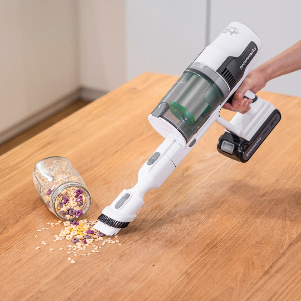 Аккумуляторный вертикальный пылесос Greenworks SV24360k4, 24v, 250 Вт, 17 кПа, 3 насадки, белый+серебро, в комплекте с АКБ 4 А·ч и ЗУ