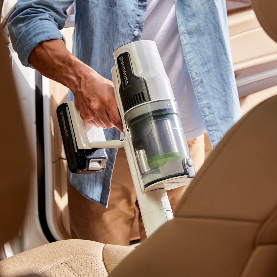 Аккумуляторный вертикальный пылесос Greenworks SV24360k4, 24v, 250 Вт, 17 кПа, 3 насадки, белый+серебро, в комплекте с АКБ 4 А·ч и ЗУ