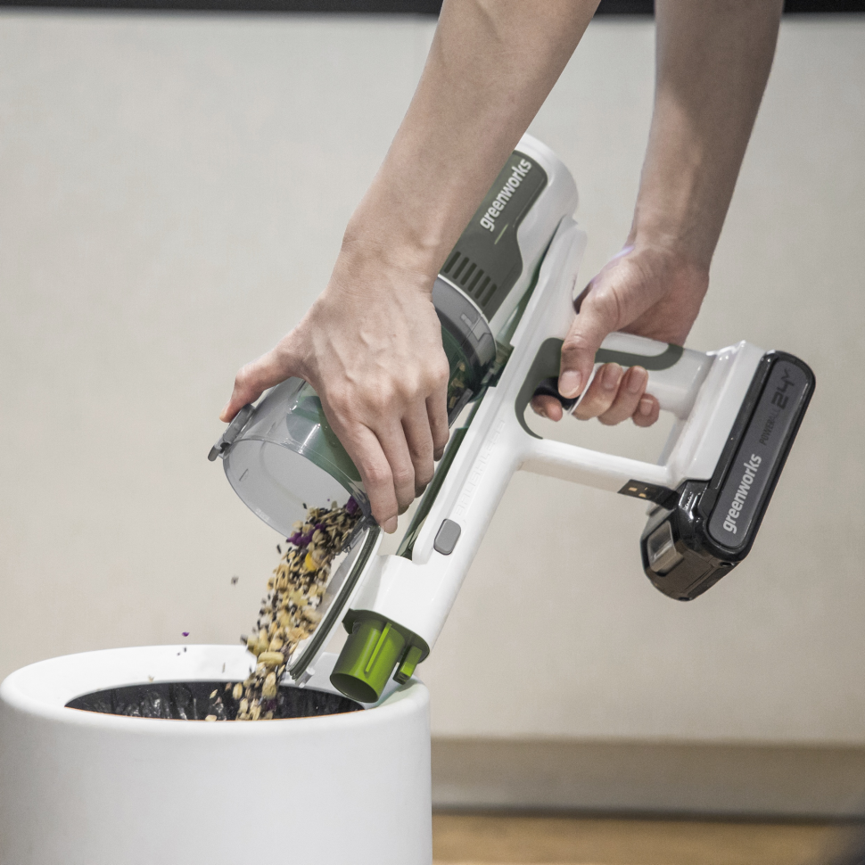 Аккумуляторный вертикальный пылесос Greenworks SV24360k4, 24v, 250 Вт, 17 кПа, 3 насадки, белый+серебро, в комплекте с АКБ 4 А·ч и ЗУ