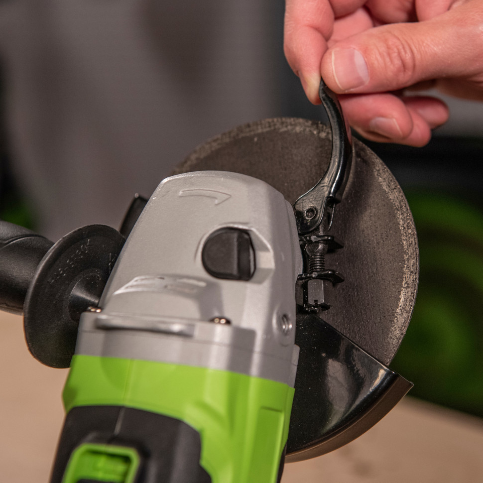 Угловая шлифовальная машина акк. Greenworks GD24AG, 24V, б/щет, 125 мм, 10500 об/мин,1x4Ач,быстрое ЗУ,коробка