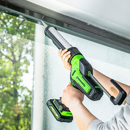 Аккумуляторный пистолет для герметиков Greenworks G24CAUk2, 24v, макс 310 мл, 1400–2900Н, 1-10 мм/с, c 1хАКБ 2Ач и ЗУ