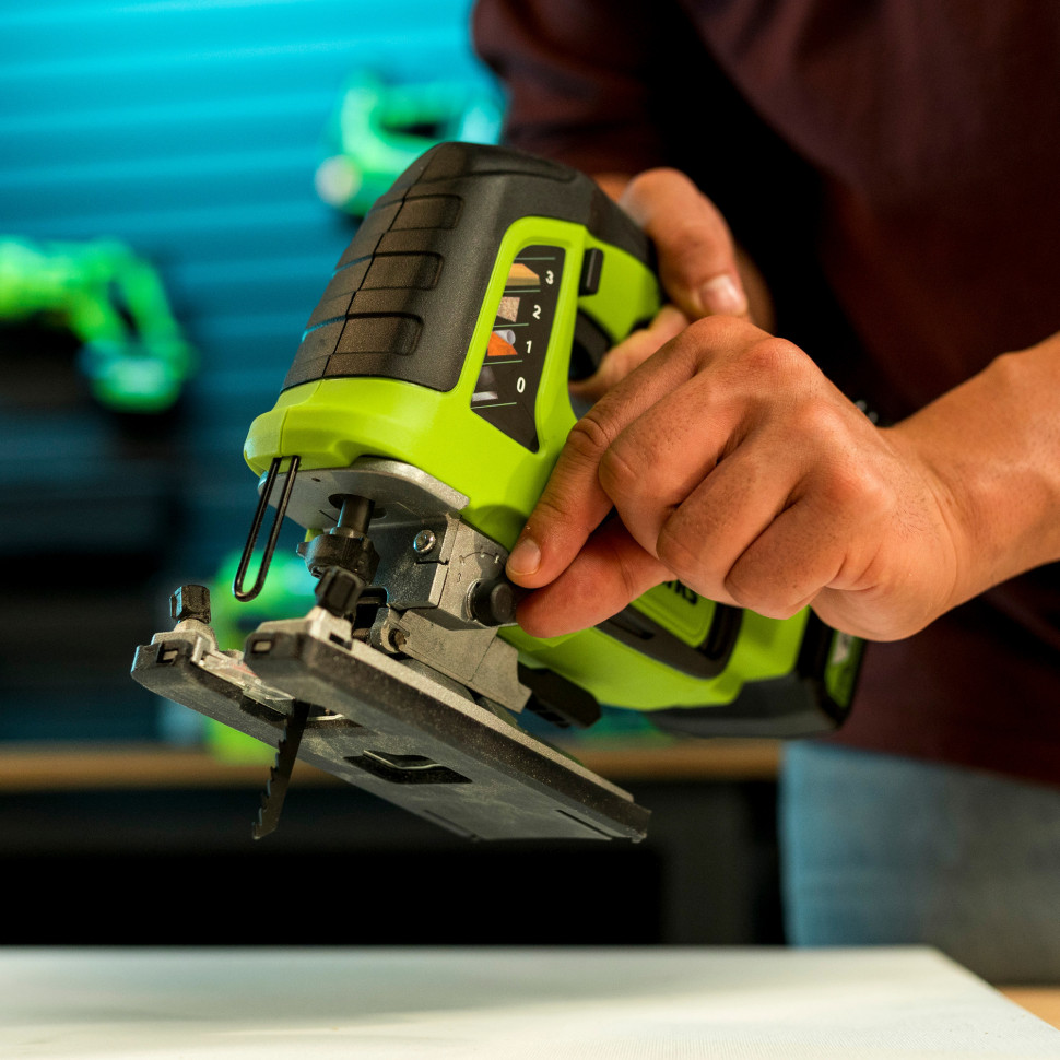 Аккумуляторный лобзик Greenworks GD24JS120, 24V, б/щет, 120 мм, 0-3500/мин, 4-ст.маятник, алю.подошва,LED,1х2Ач,ЗУ,коробка