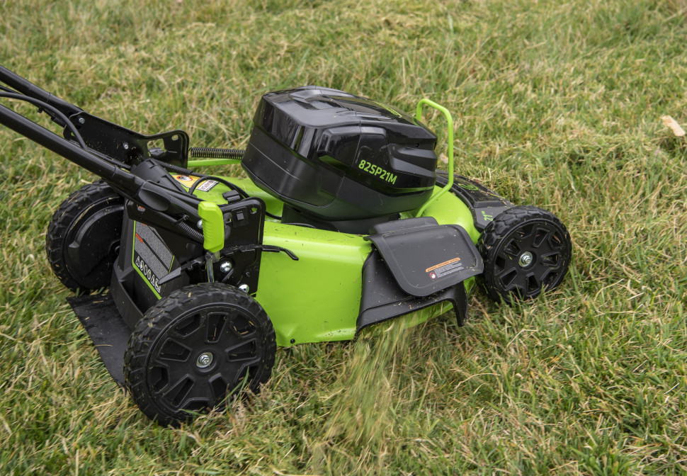 Аккумуляторная самоходная газонокосилка Greenworks GC82LM51SP2k8, 82v, нож 51 см, (2.4 кВт, 3.3 л.с.), в комплекте с АКБ 8 А·ч и ЗУ