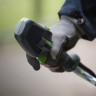 Аккумуляторный триммер Greenworks TB201Hk8, 82v, 46 см, ø 2.4/3 мм, 2 кВт (2,7 л.с.), в комплекте с АКБ 8 А·ч и ЗУ (насадки нож и кусторез)