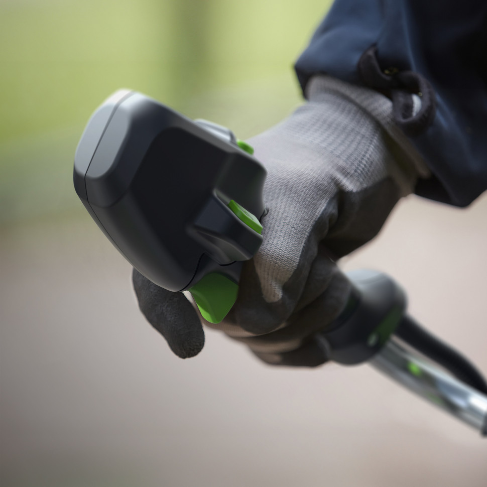 Аккумуляторный триммер Greenworks TB201Hk8, 82v, 46 см, ø 2.4/3 мм, 2 кВт (2,7 л.с.), в комплекте с АКБ 8 А·ч и ЗУ (насадки нож и кусторез)