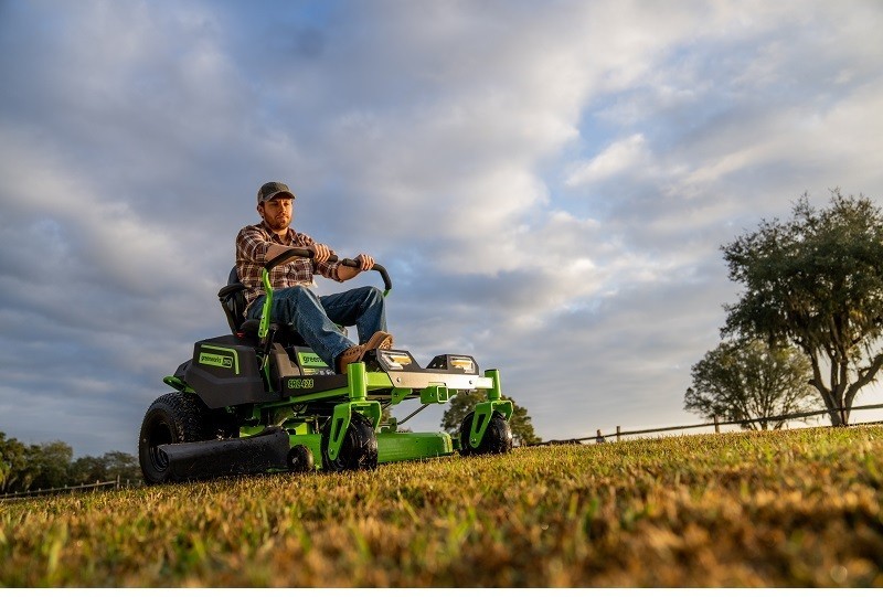 Садовый трактор Greenworks GC82ZT107, CrossoverZ Zero Turn, 82v, 107 см (аккумуляторный райдер)