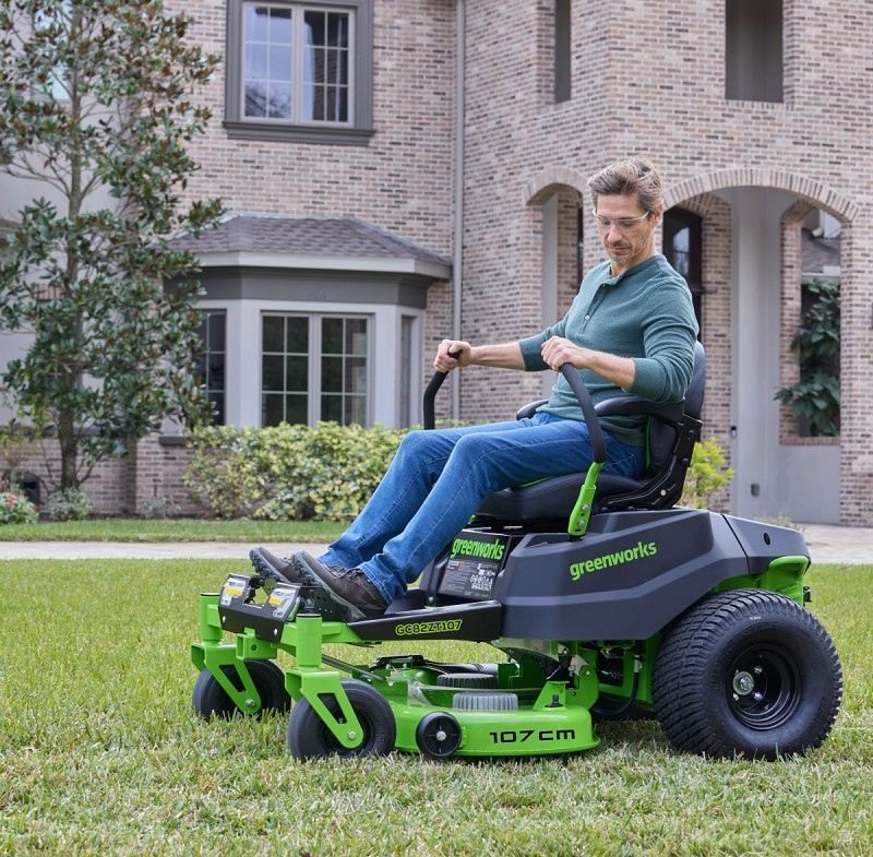 Садовый трактор Greenworks GC82ZT107, CrossoverZ Zero Turn, 82v, 107 см (аккумуляторный райдер)
