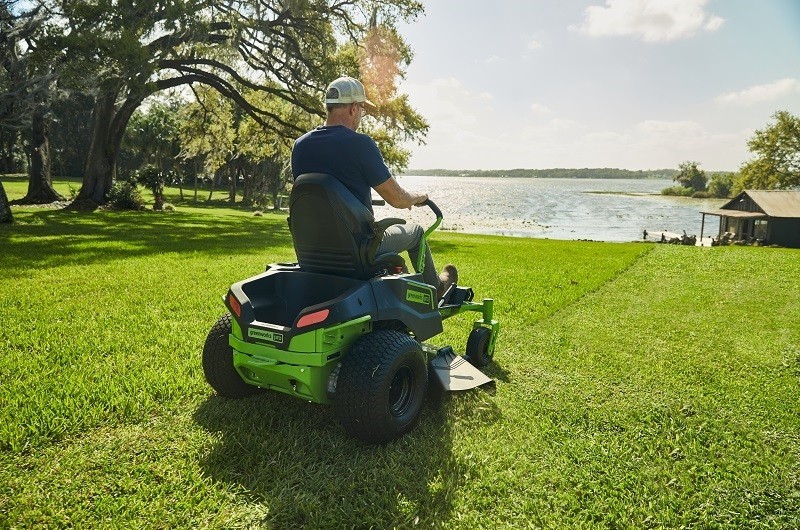 Садовый трактор Greenworks GC82ZT107, CrossoverZ Zero Turn, 82v, 107 см (аккумуляторный райдер)