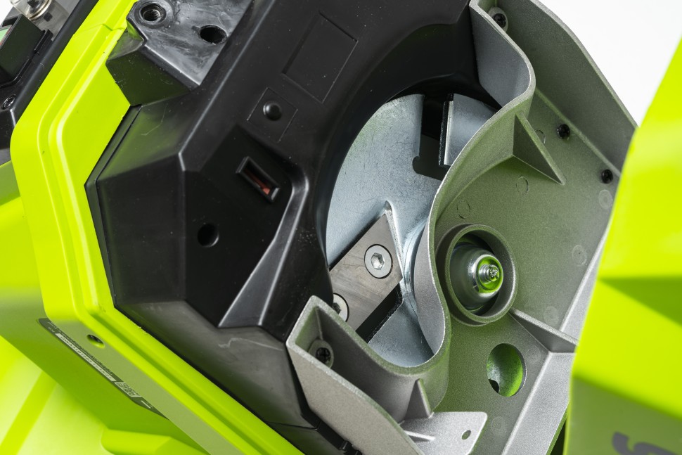 Садовый измельчитель Greenworks GACSB, 220v, 2.5 кВт с контейнером (сетевой)