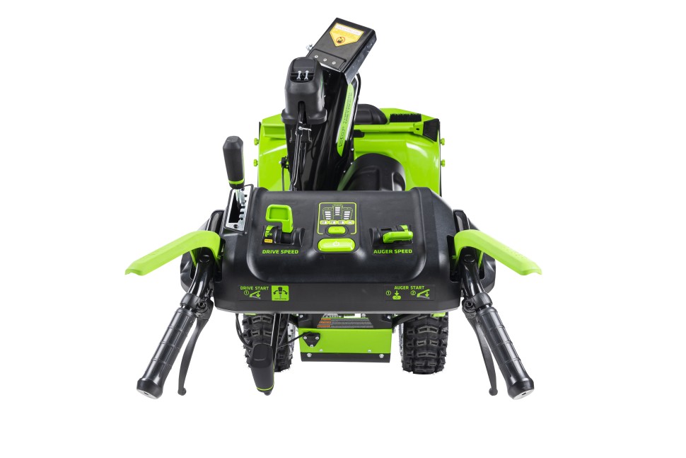 Снегоуборщик Greenworks GD82ST56k8, 82v, 61 см, в комплекте 3 шт. АКБ 8 А·ч и двойное ЗУ (самоходный ,аккумуляторный)
