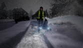 Снегоуборщик Greenworks GD82STk5, 82v, 56 см, 2.5 кВт, 3.4 л.с, в комплекте АКБ 5 А·ч и ЗУ (аккумуляторный)