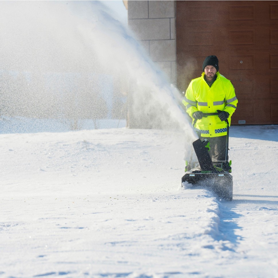 Снегоуборщик Greenworks 82SN22, 82v, 56 см, 2.9 кВт, 3.9 л.с, без АКБ и ЗУ (аккумуляторный)