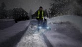 Снегоуборщик Greenworks GD82STk8, 82v, 56 см, 2.5 кВт, 3.4 л.с, в комплекте АКБ 8 А·ч и ЗУ (аккумуляторный)