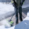 Снегоуборочная лопата Greenworks GD60SS30k4, 60v, 30 см, 1.4 кВт, 1.9 л.с, в комплекте с АКБ 4 А·ч и ЗУ (аккумуляторная)