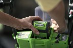Садовая тележка Greenworks G40GCk5, 40v, 106 л, в комплекте с АКБ 5 А·ч и ЗУ (аккумуляторная, самоходная)
