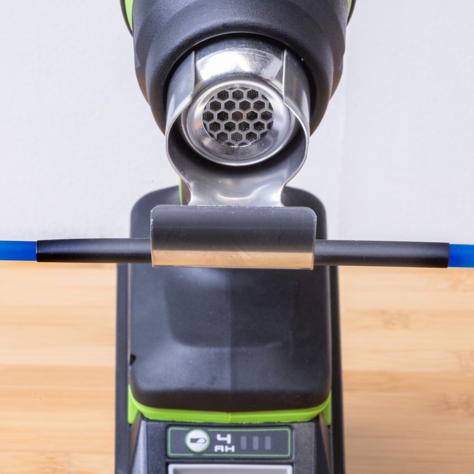 Аккумуляторный строительный термофен Greenworks G24HGk4, 24v, 550°С, 200 л/мин, в комплекте с АКБ 4 А·ч и ЗУ