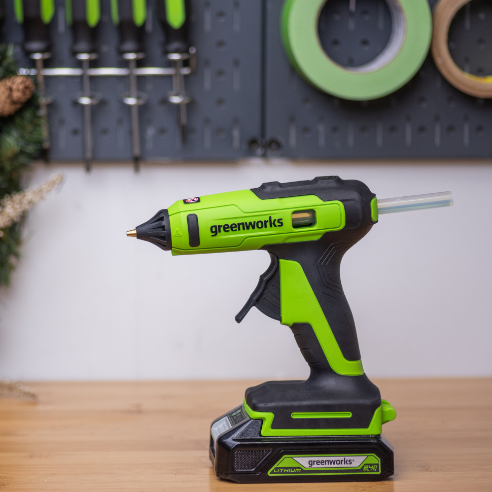 Пистолет клеевой акк. Greenworks G24GLG, 24V, 150°С, нагрев 90 сек, стержни 11 мм, антикапля,1х2Ач,ЗУ,коробка